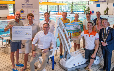 Meer Armslag 4 Nieuwe mobiele zwembadlift feestelijk onthuld in De Waterlelie